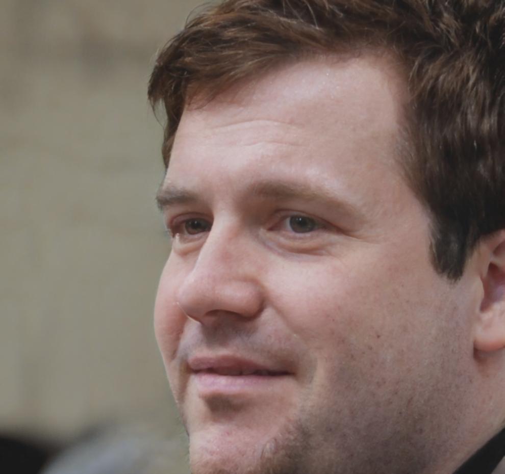 Salon-Mitarbeiter während der Perücken-Schulung